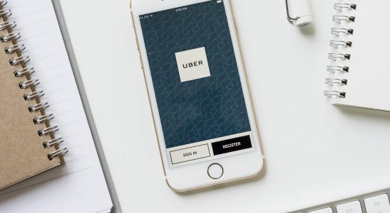 Carro, táxi, Uber e Zazcar: compare