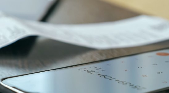 A Lei do Superendividamento traz um novo modelo de renegociação de dívidas em bloco e inclui também outras medidas de proteção ao consumidor.