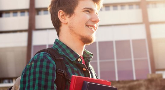 como controlar gastos na universidade
