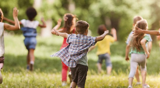 Dia das Crianças com brincadeiras e jogos cooperativos