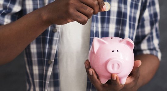 Quem poupa cooperando ganha mais