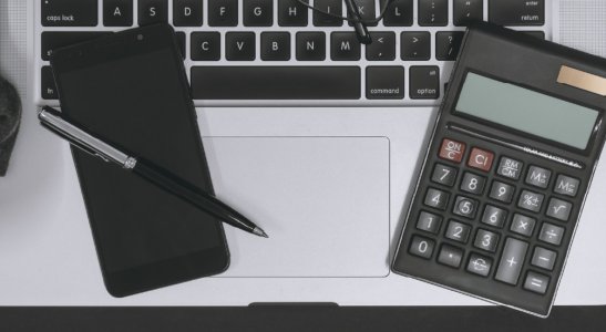 A educação financeira para empresas é essencial para todo tipo de empreendedores e empresários. Confira estas dicas!